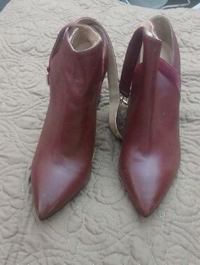 Women's Pointed Slingback Heels in Burgundy Leatherette.. As Is.  No Bundling...